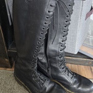 20 eyelet Dr. Martens black lace up zip up combat boots